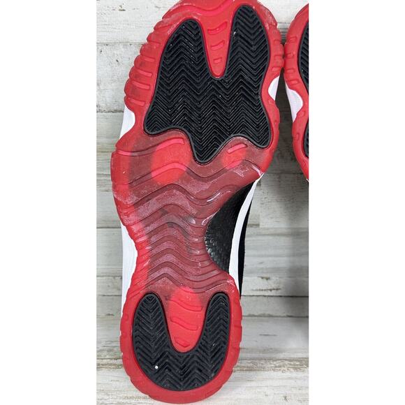 Jordan Future Bred 2018 Suede Black Red AT0056-001 Size 12 Great Condition